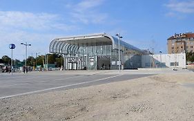 Kingsize Central Station Residence